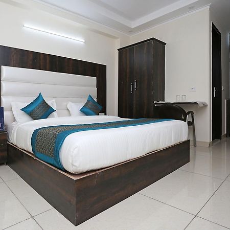 Oyo 9147 Hotel Aerostay ニューデリー エクステリア 写真