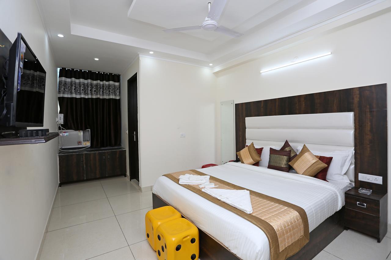 Oyo 9147 Hotel Aerostay ニューデリー エクステリア 写真