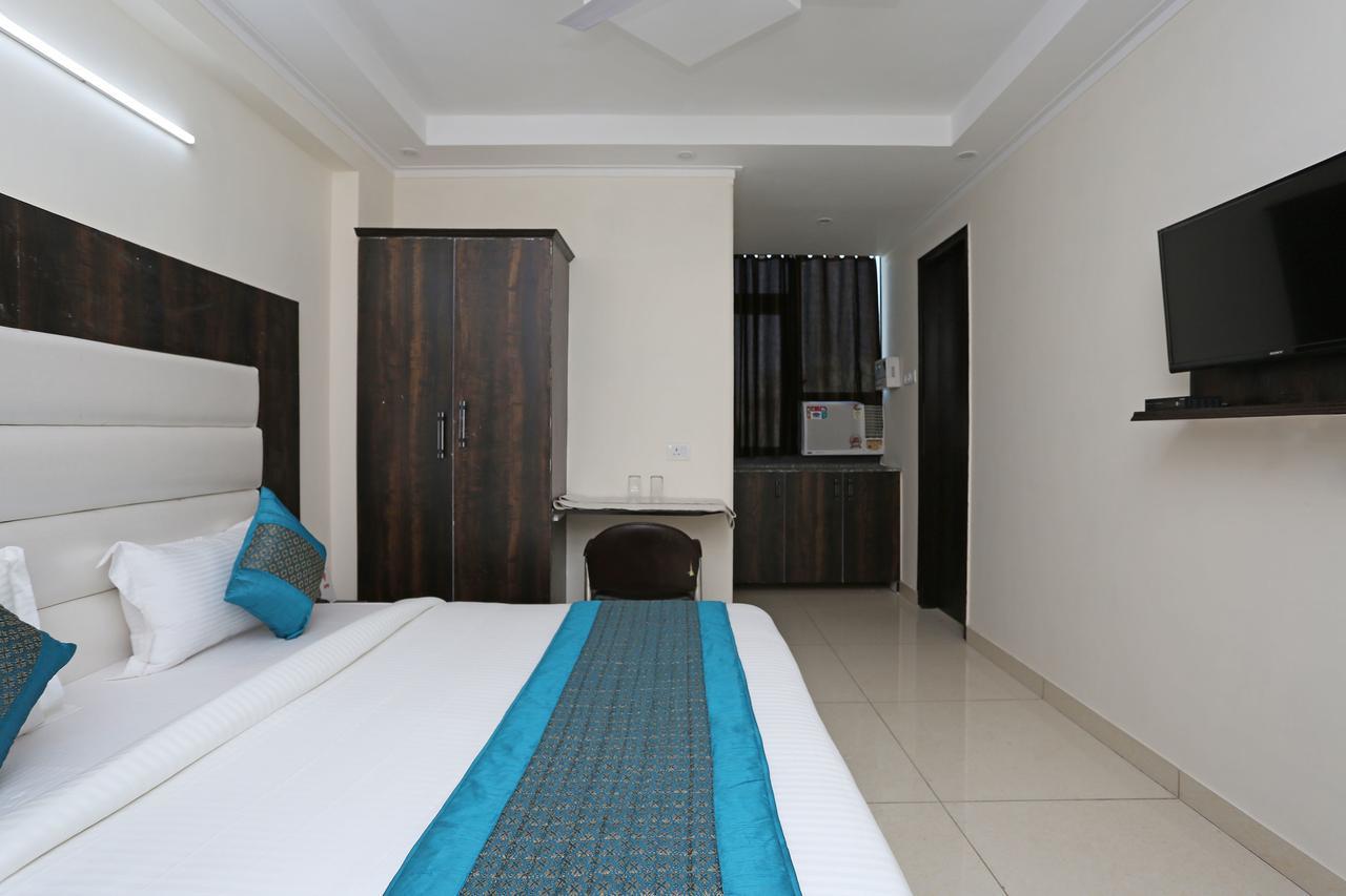 Oyo 9147 Hotel Aerostay ニューデリー エクステリア 写真