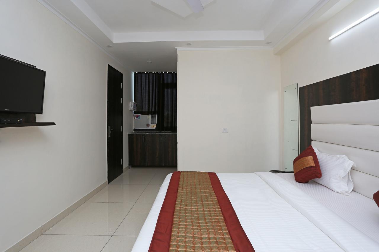 Oyo 9147 Hotel Aerostay ニューデリー エクステリア 写真